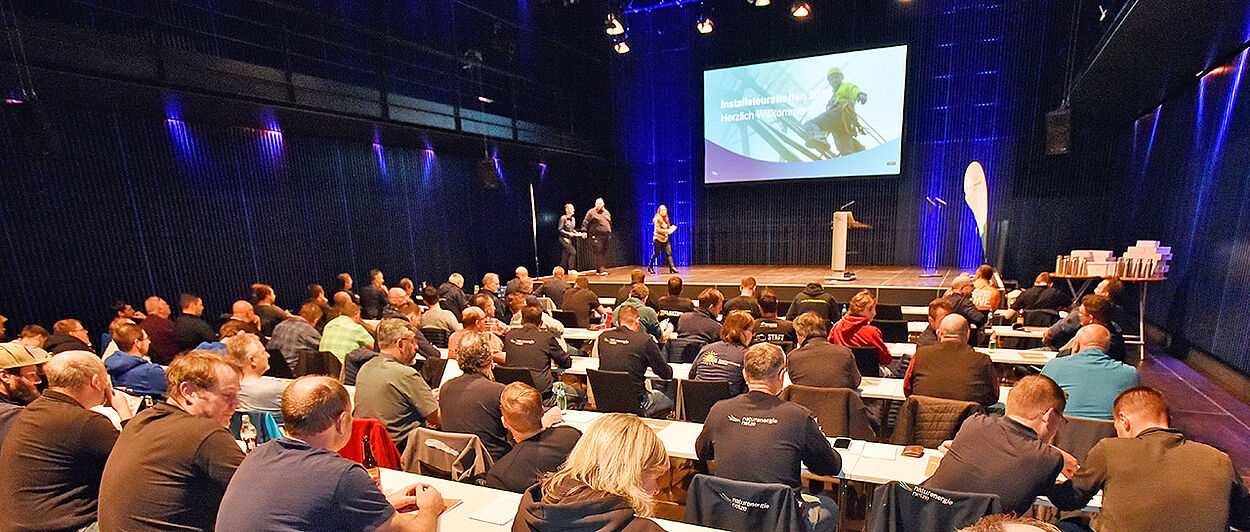Die Installateurversammlung ist eine jährliche Veranstaltung, bei der unsere registrierten Elektroinstallateure zusammenkommen